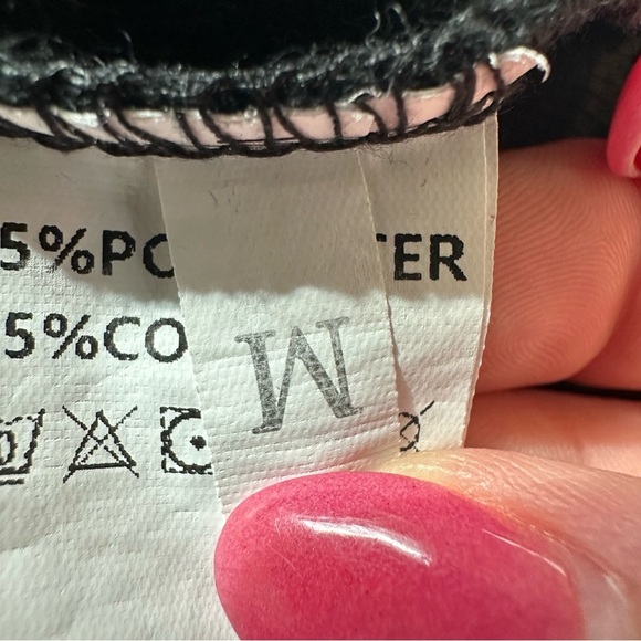 Grunge Rhinestone Heart Graphic Tank Top. Color:  Black. Size: Medium - Picture 6 of 6